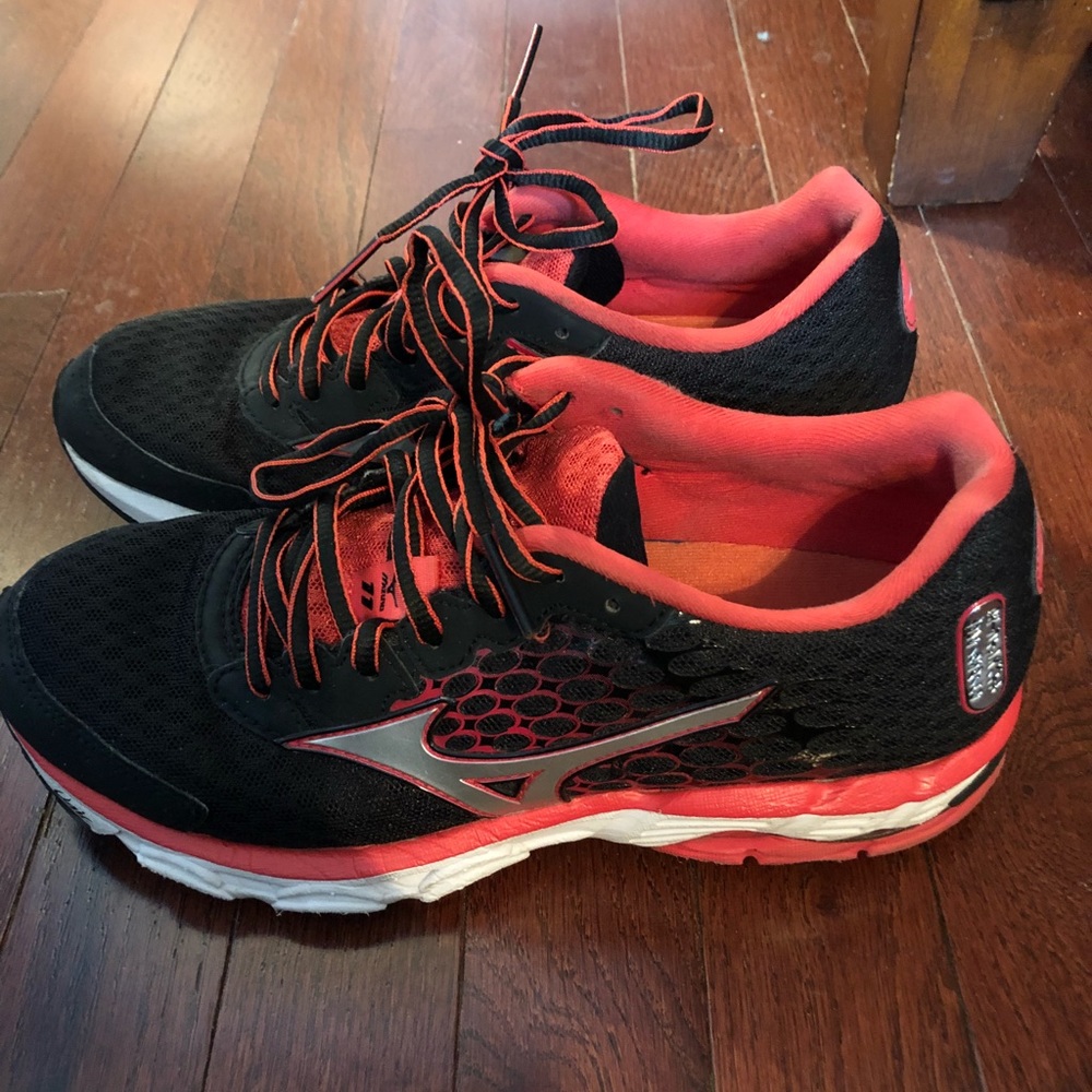Mizuno Wave 11